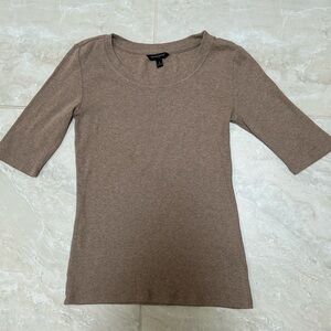 Banana Republic ribbed elbow sleeve t-shirt. Camel heather
